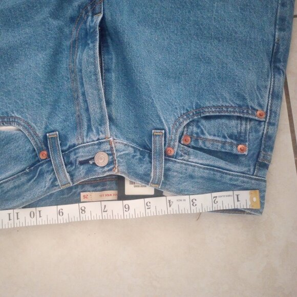 New Levi Ribcage Wide Leg Medium Wash Jeans 26x32 - Picture 4 of 7